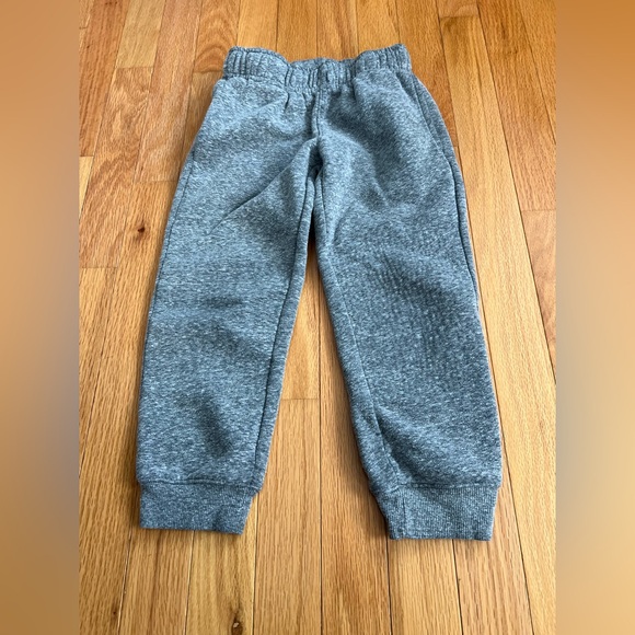 Cat & Jack Jogger Sweatpants 6 Pairs - Black, Gray, and Camouflage XS (4/5) - Picture 7 of 7